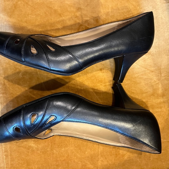 Black Naturalizer Pumps, 7M - Picture 2 of 7